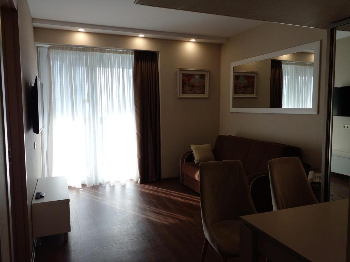 Aphrodite Apartments Batumi Bagian luar foto