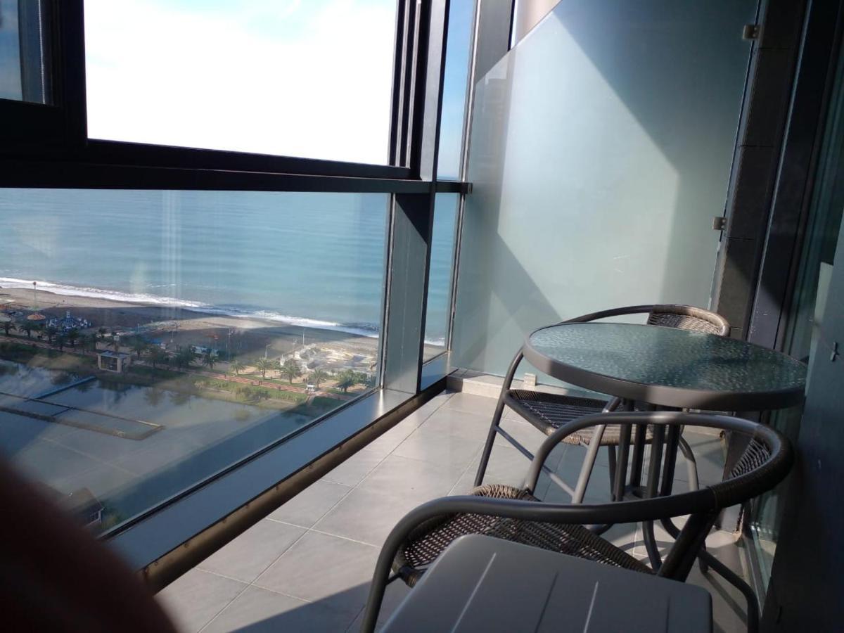 Aphrodite Apartments Batumi Bagian luar foto